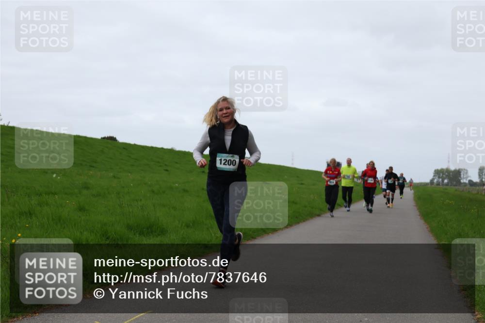 04.05.2025 - 8. Wedeler Halbmarathon Yannick Fuchs http://msf.ph/oto/7837646 04.05.2025 11:24:51 Laufen 1200 meine-sportfotos.de