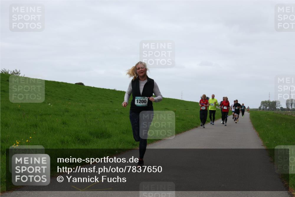 04.05.2025 - 8. Wedeler Halbmarathon Yannick Fuchs http://msf.ph/oto/7837650 04.05.2025 11:24:51 Laufen 1200 meine-sportfotos.de
