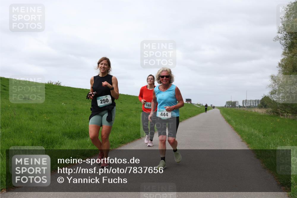 04.05.2025 - 8. Wedeler Halbmarathon Yannick Fuchs http://msf.ph/oto/7837656 04.05.2025 12:01:05 Laufen 250, 102, 444 meine-sportfotos.de
