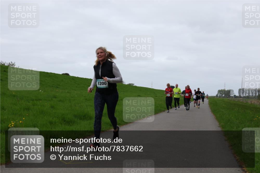 04.05.2025 - 8. Wedeler Halbmarathon Yannick Fuchs http://msf.ph/oto/7837662 04.05.2025 11:24:51 Laufen 1200 meine-sportfotos.de