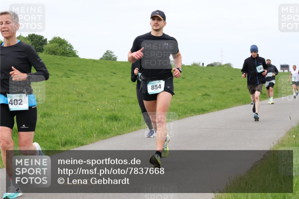 04.05.2025 - 8. Wedeler Halbmarathon Lena Gebhardt http://msf.ph/oto/7837668 04.05.2025 11:34:53 Laufen 402, 854, 1014, 1187 meine-sportfotos.de