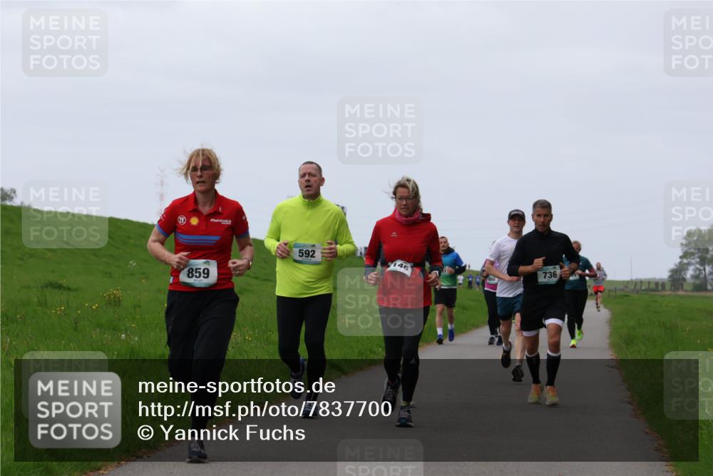 04.05.2025 - 8. Wedeler Halbmarathon Yannick Fuchs http://msf.ph/oto/7837700 04.05.2025 11:24:53 Laufen 859, 592, 736, 146 meine-sportfotos.de