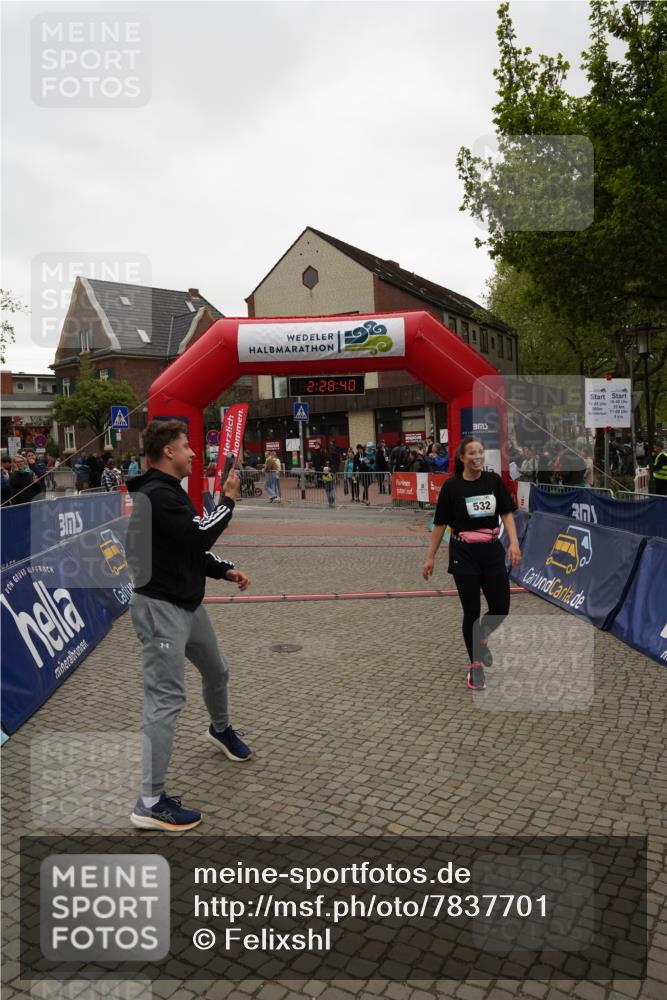04.05.2025 - 8. Wedeler Halbmarathon Felixshl http://msf.ph/oto/7837701 04.05.2025 12:28:38 Ziel 532 meine-sportfotos.de