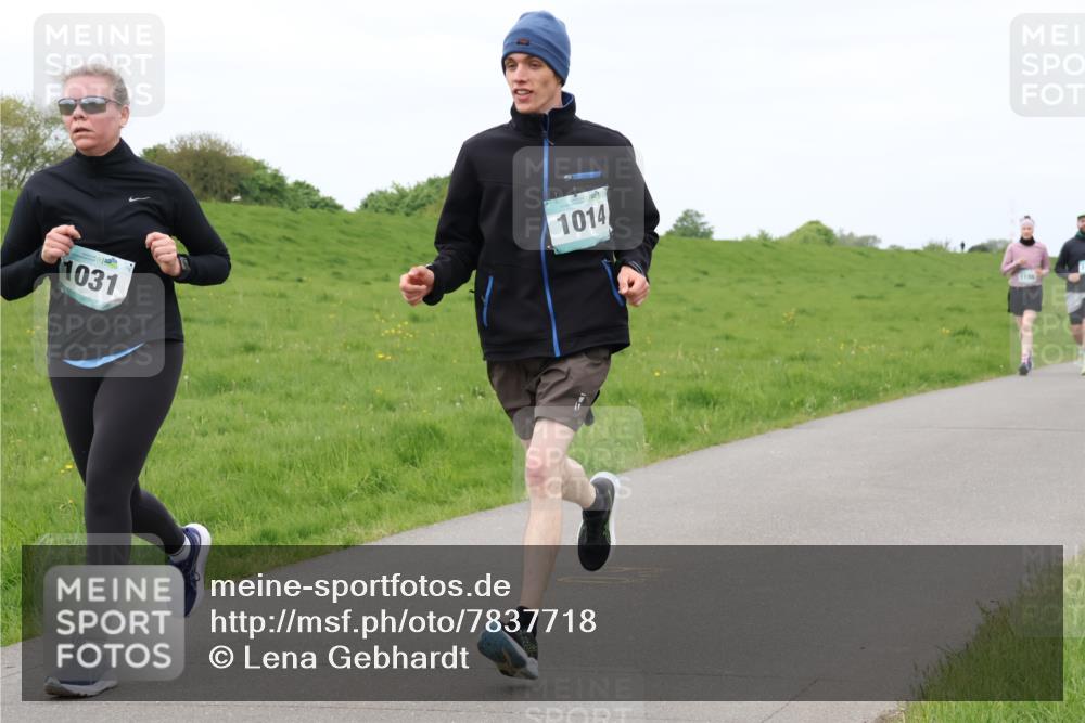 04.05.2025 - 8. Wedeler Halbmarathon Lena Gebhardt http://msf.ph/oto/7837718 04.05.2025 11:34:56 Laufen 1031, 1014, 1106 meine-sportfotos.de