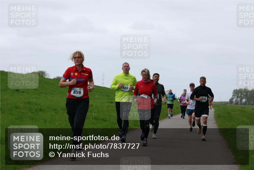 04.05.2025 - 8. Wedeler Halbmarathon Yannick Fuchs http://msf.ph/oto/7837727 04.05.2025 11:24:55 Laufen 859, 592, 36, 533 meine-sportfotos.de