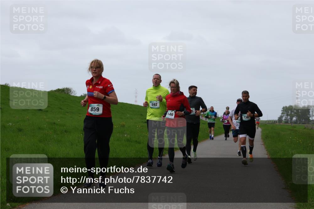 04.05.2025 - 8. Wedeler Halbmarathon Yannick Fuchs http://msf.ph/oto/7837742 04.05.2025 11:24:55 Laufen 859, 592, 146, 736 meine-sportfotos.de