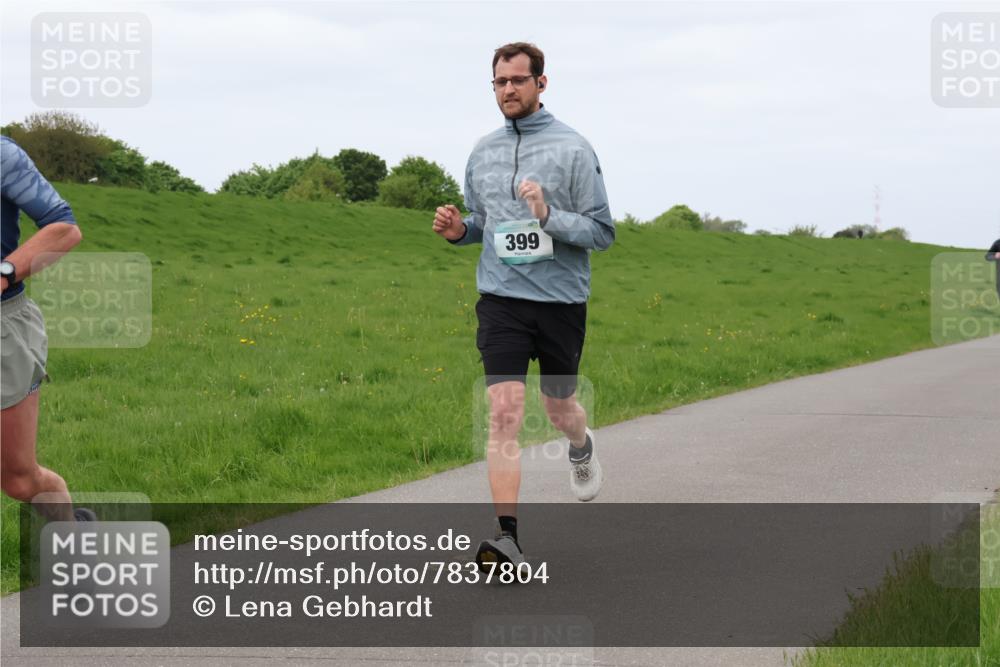 04.05.2025 - 8. Wedeler Halbmarathon Lena Gebhardt http://msf.ph/oto/7837804 04.05.2025 11:35:19 Laufen 399 meine-sportfotos.de