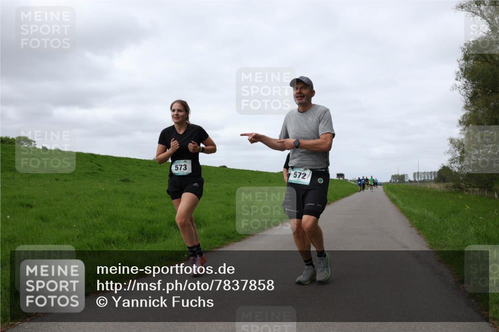 04.05.2025 - 8. Wedeler Halbmarathon Yannick Fuchs http://msf.ph/oto/7837858 04.05.2025 11:46:27 Laufen 573, 572 meine-sportfotos.de