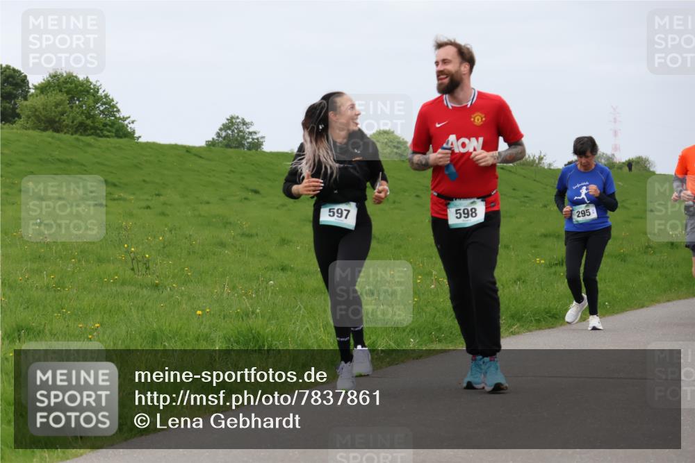 04.05.2025 - 8. Wedeler Halbmarathon Lena Gebhardt http://msf.ph/oto/7837861 04.05.2025 11:35:42 Laufen 597, 598, 295 meine-sportfotos.de