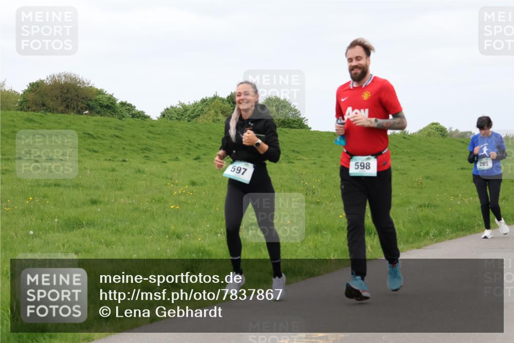 04.05.2025 - 8. Wedeler Halbmarathon Lena Gebhardt http://msf.ph/oto/7837867 04.05.2025 11:35:44 Laufen 597, 598, 295 meine-sportfotos.de