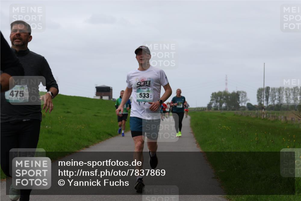 04.05.2025 - 8. Wedeler Halbmarathon Yannick Fuchs http://msf.ph/oto/7837869 04.05.2025 11:24:59 Laufen 475, 22023, 533 meine-sportfotos.de
