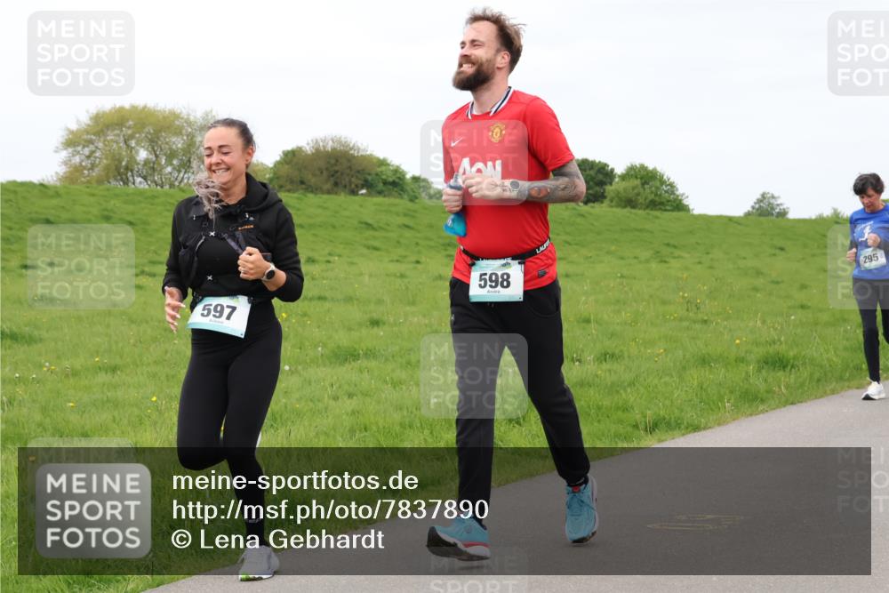 04.05.2025 - 8. Wedeler Halbmarathon Lena Gebhardt http://msf.ph/oto/7837890 04.05.2025 11:35:45 Laufen 597, 598, 295 meine-sportfotos.de