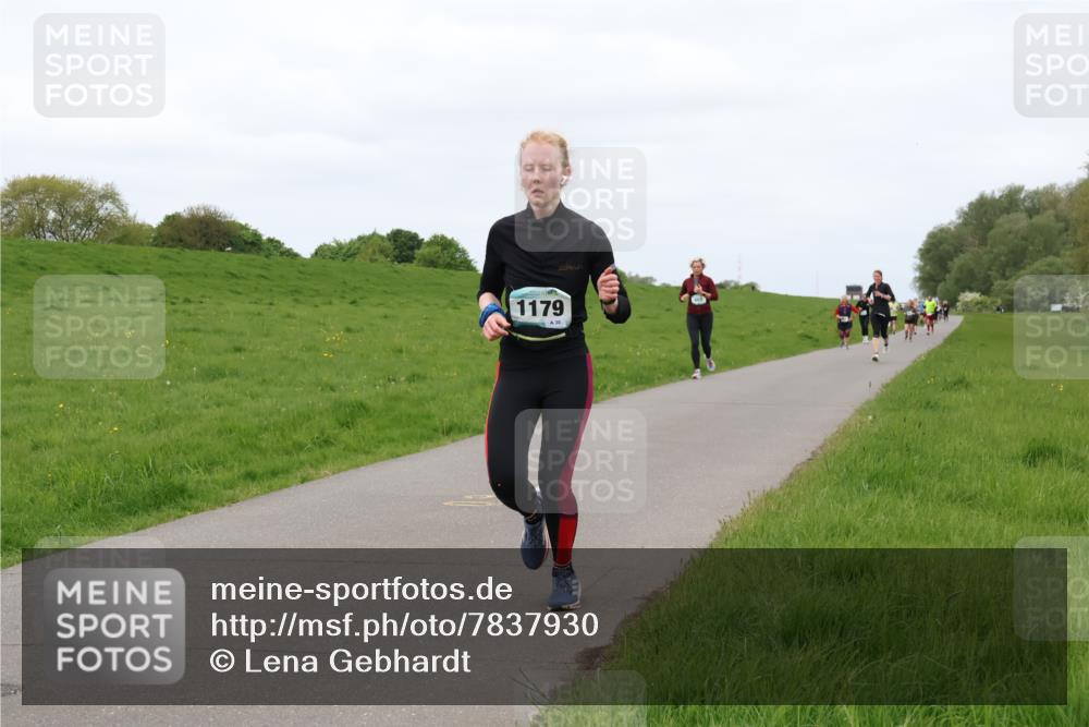 04.05.2025 - 8. Wedeler Halbmarathon Lena Gebhardt http://msf.ph/oto/7837930 04.05.2025 11:35:51 Laufen 1179 meine-sportfotos.de