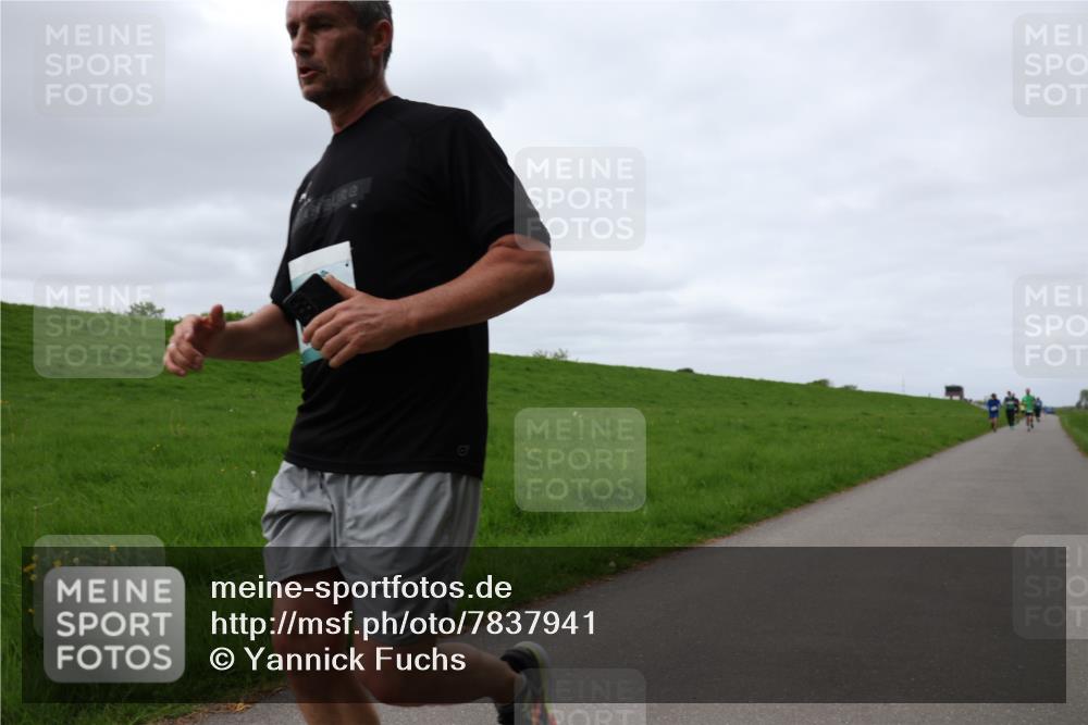 04.05.2025 - 8. Wedeler Halbmarathon Yannick Fuchs http://msf.ph/oto/7837941 04.05.2025 11:46:29 Laufen  meine-sportfotos.de