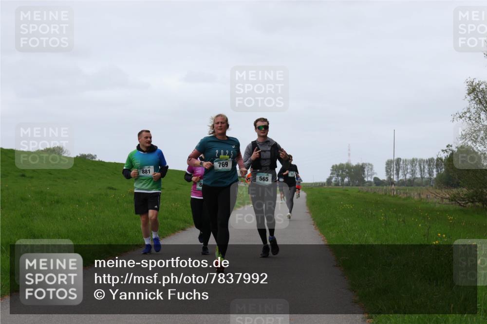 04.05.2025 - 8. Wedeler Halbmarathon Yannick Fuchs http://msf.ph/oto/7837992 04.05.2025 11:25:05 Laufen 881, 769, 565 meine-sportfotos.de