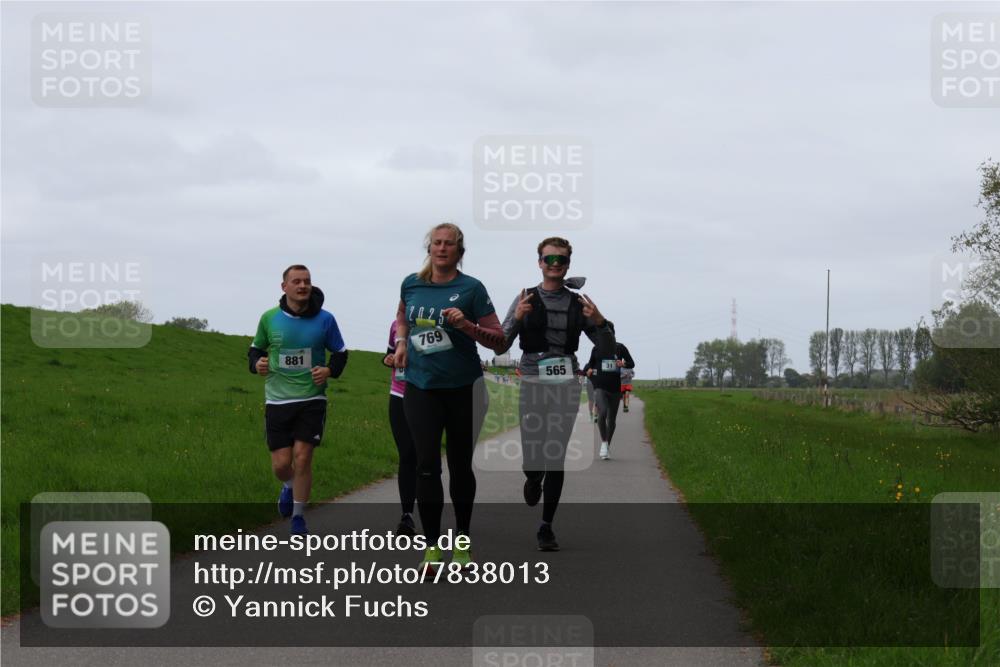 04.05.2025 - 8. Wedeler Halbmarathon Yannick Fuchs http://msf.ph/oto/7838013 04.05.2025 11:25:06 Laufen 881, 769, 565, 31 meine-sportfotos.de