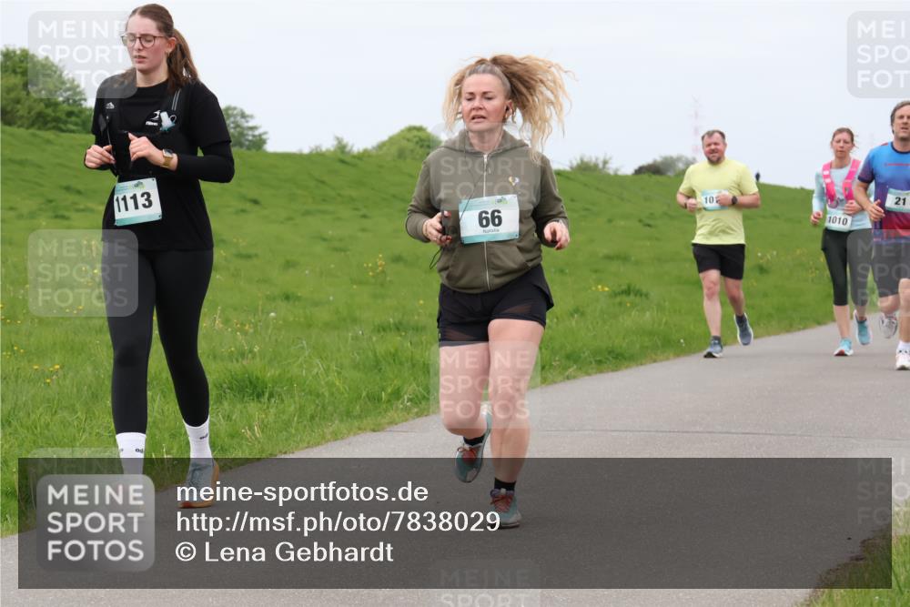 04.05.2025 - 8. Wedeler Halbmarathon Lena Gebhardt http://msf.ph/oto/7838029 04.05.2025 11:36:13 Laufen 1113, 66, 101, 1010, 21 meine-sportfotos.de
