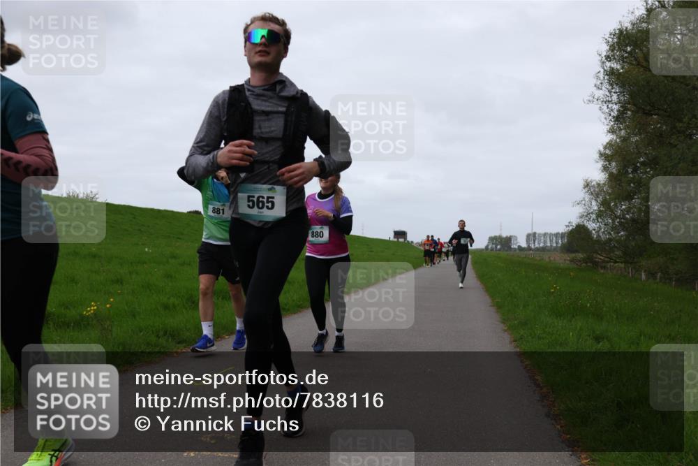 04.05.2025 - 8. Wedeler Halbmarathon Yannick Fuchs http://msf.ph/oto/7838116 04.05.2025 11:25:08 Laufen 881, 565, 880 meine-sportfotos.de