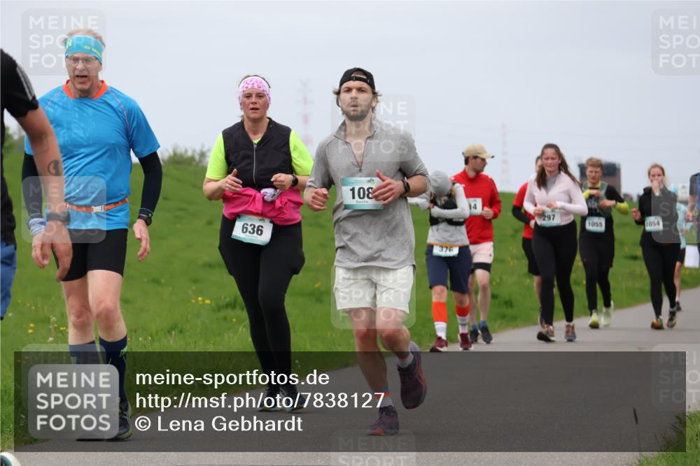 04.05.2025 - 8. Wedeler Halbmarathon Lena Gebhardt http://msf.ph/oto/7838127 04.05.2025 11:36:34 Laufen 636, 108, 376, 297, 1055, 1054 meine-sportfotos.de