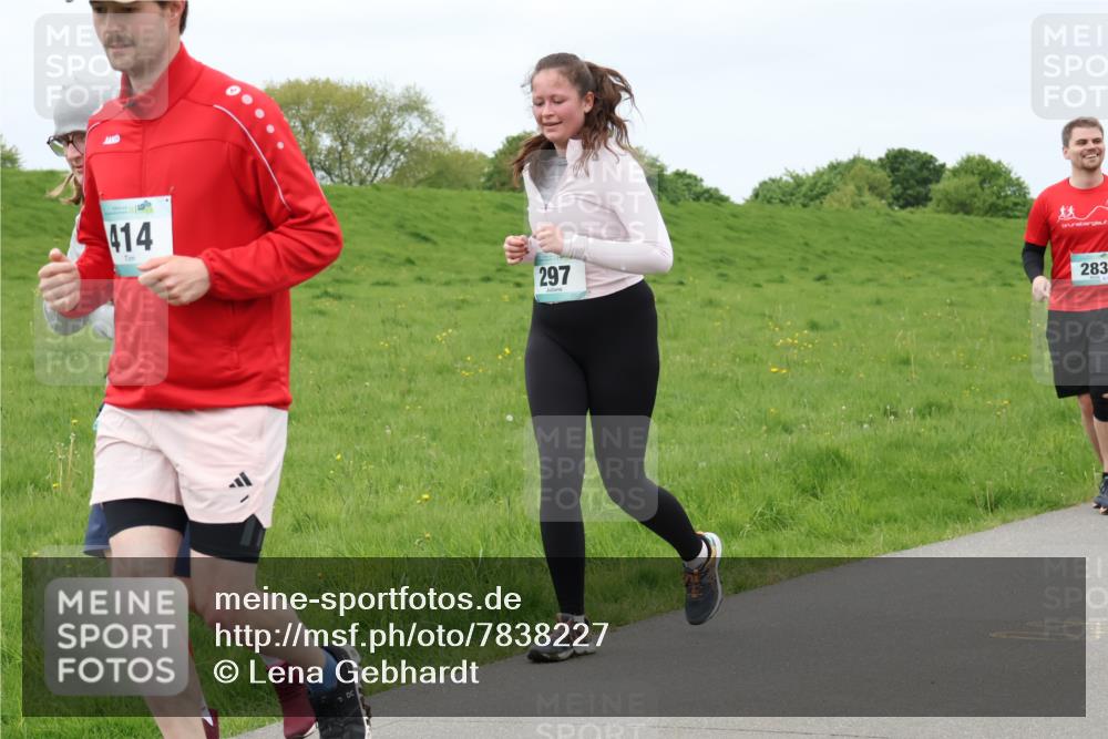 04.05.2025 - 8. Wedeler Halbmarathon Lena Gebhardt http://msf.ph/oto/7838227 04.05.2025 11:36:49 Laufen 414, 297, 283 meine-sportfotos.de