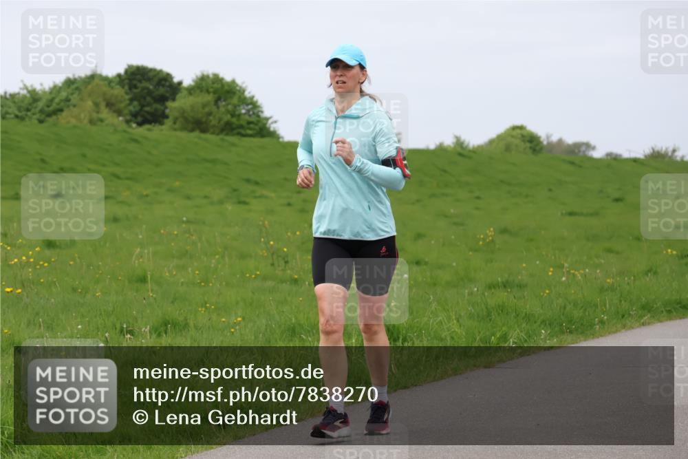 04.05.2025 - 8. Wedeler Halbmarathon Lena Gebhardt http://msf.ph/oto/7838270 04.05.2025 11:36:55 Laufen  meine-sportfotos.de