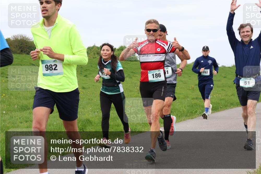 04.05.2025 - 8. Wedeler Halbmarathon Lena Gebhardt http://msf.ph/oto/7838332 04.05.2025 11:37:09 Laufen 982, 186, 1, 782, 51 meine-sportfotos.de