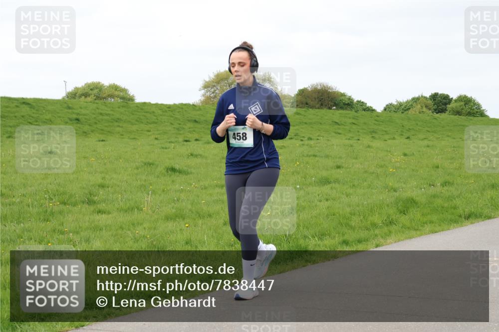 04.05.2025 - 8. Wedeler Halbmarathon Lena Gebhardt http://msf.ph/oto/7838447 04.05.2025 11:37:16 Laufen 458 meine-sportfotos.de