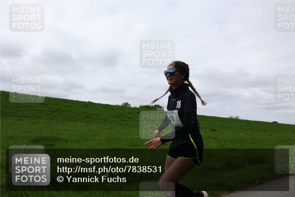 04.05.2025 - 8. Wedeler Halbmarathon Yannick Fuchs http://msf.ph/oto/7838531 04.05.2025 12:02:54 Laufen 70, 16 meine-sportfotos.de