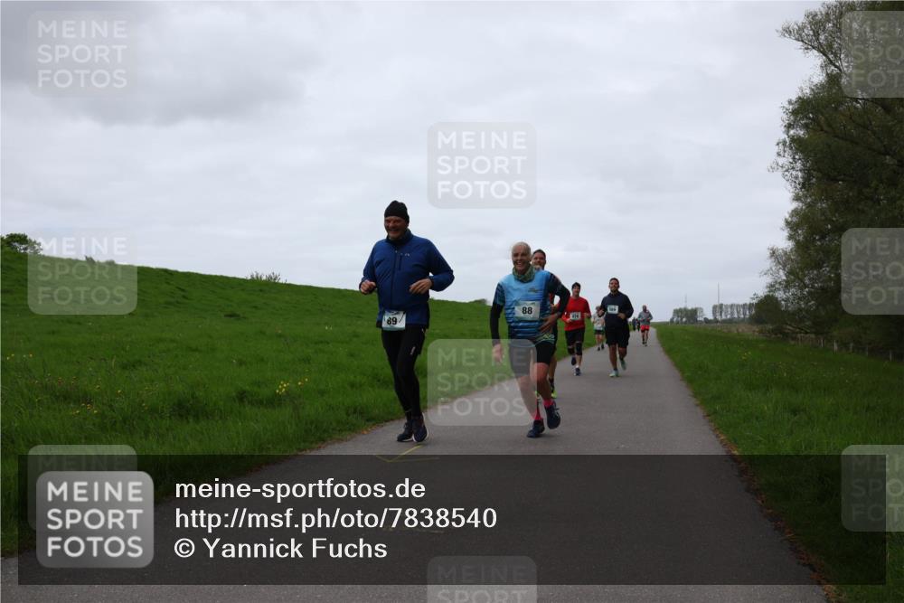 04.05.2025 - 8. Wedeler Halbmarathon Yannick Fuchs http://msf.ph/oto/7838540 04.05.2025 11:25:21 Laufen 89, 88, 476 meine-sportfotos.de