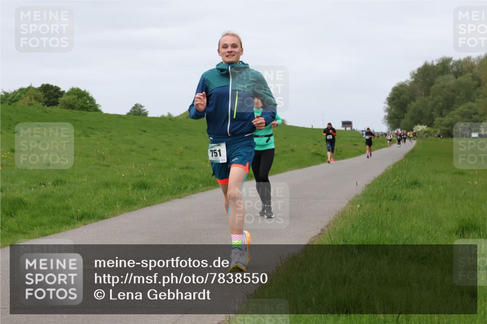 04.05.2025 - 8. Wedeler Halbmarathon Lena Gebhardt http://msf.ph/oto/7838550 04.05.2025 11:37:33 Laufen 751, 814 meine-sportfotos.de
