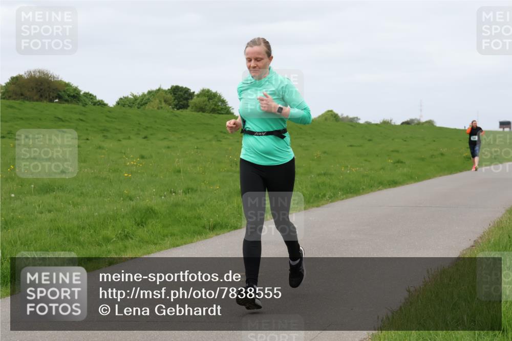 04.05.2025 - 8. Wedeler Halbmarathon Lena Gebhardt http://msf.ph/oto/7838555 04.05.2025 11:37:35 Laufen 1007 meine-sportfotos.de