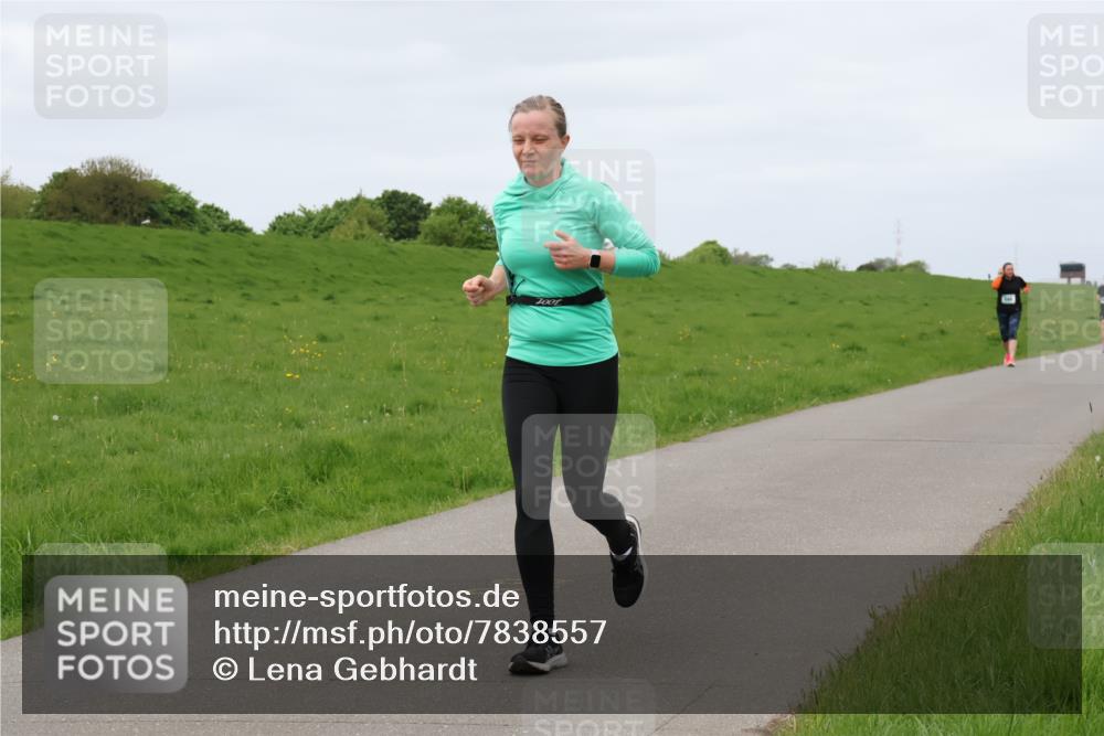04.05.2025 - 8. Wedeler Halbmarathon Lena Gebhardt http://msf.ph/oto/7838557 04.05.2025 11:37:35 Laufen  meine-sportfotos.de