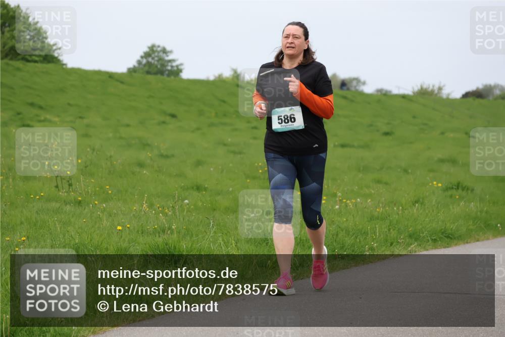 04.05.2025 - 8. Wedeler Halbmarathon Lena Gebhardt http://msf.ph/oto/7838575 04.05.2025 11:37:45 Laufen 586 meine-sportfotos.de