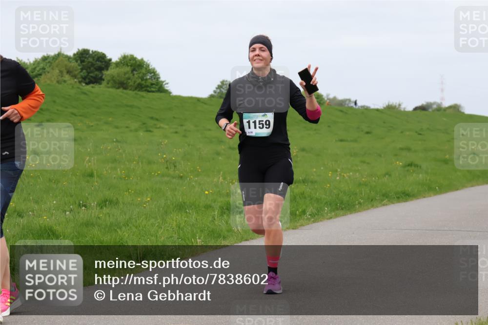 04.05.2025 - 8. Wedeler Halbmarathon Lena Gebhardt http://msf.ph/oto/7838602 04.05.2025 11:37:48 Laufen 1159, 90 meine-sportfotos.de