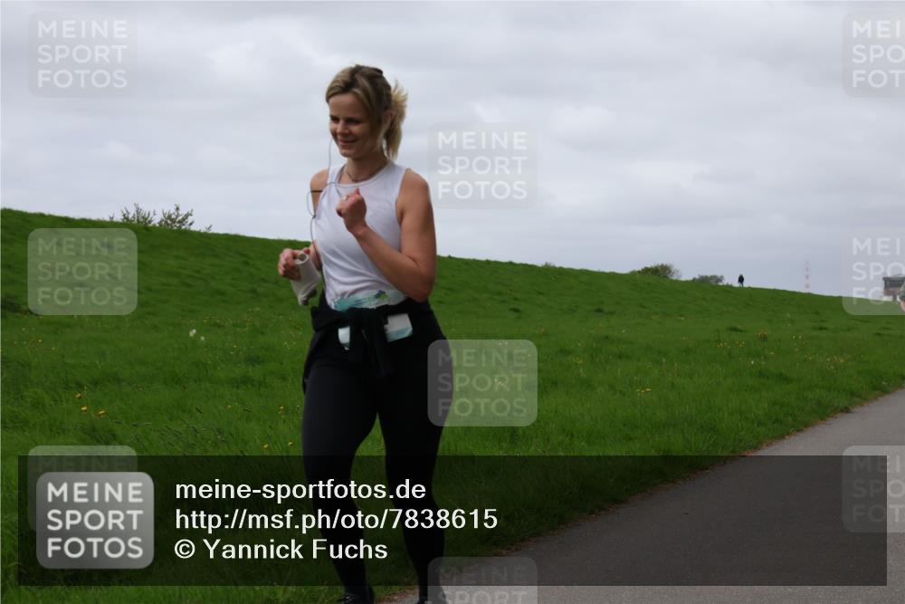 04.05.2025 - 8. Wedeler Halbmarathon Yannick Fuchs http://msf.ph/oto/7838615 04.05.2025 12:03:00 Laufen  meine-sportfotos.de