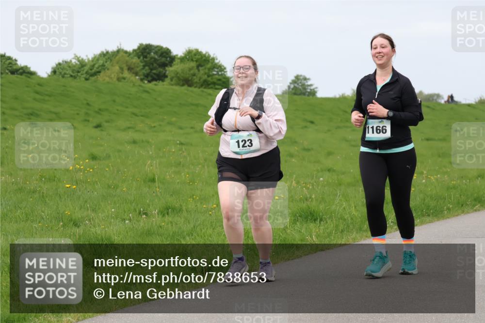 04.05.2025 - 8. Wedeler Halbmarathon Lena Gebhardt http://msf.ph/oto/7838653 04.05.2025 11:38:17 Laufen 1166, 123 meine-sportfotos.de