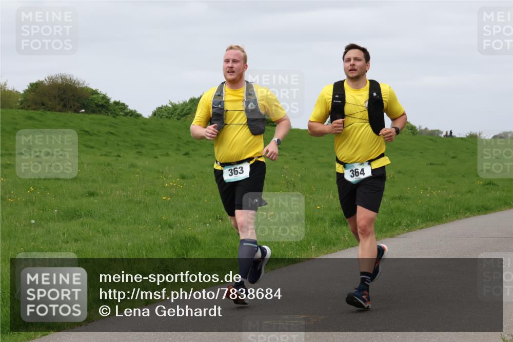 04.05.2025 - 8. Wedeler Halbmarathon Lena Gebhardt http://msf.ph/oto/7838684 04.05.2025 11:38:22 Laufen 363, 364 meine-sportfotos.de