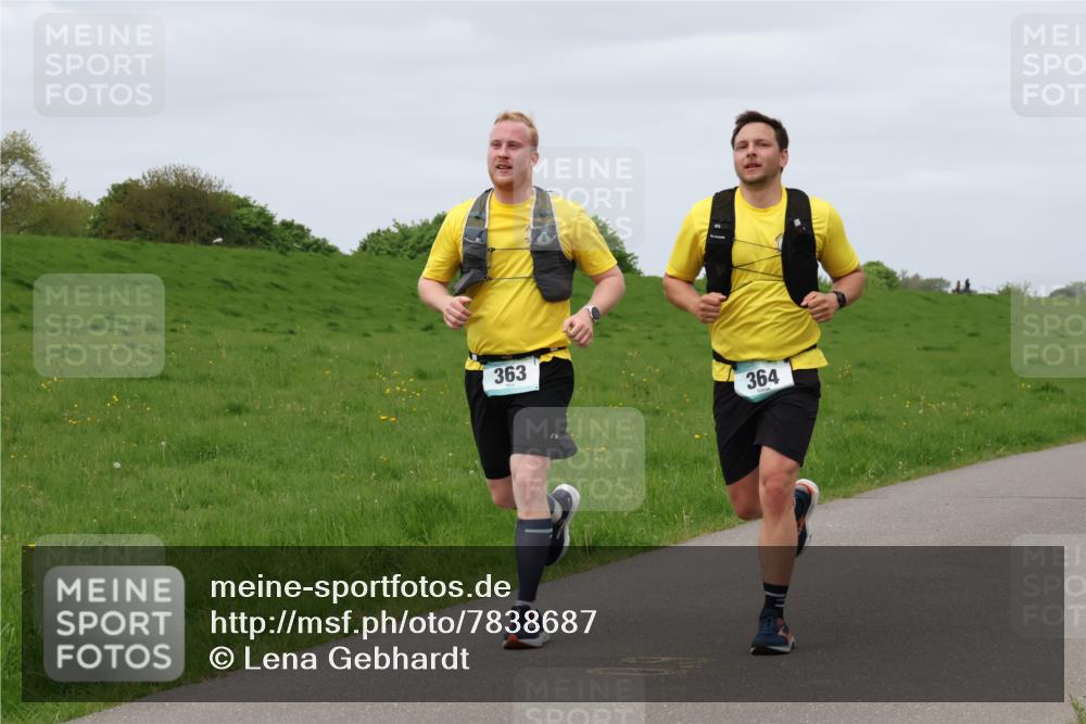 04.05.2025 - 8. Wedeler Halbmarathon Lena Gebhardt http://msf.ph/oto/7838687 04.05.2025 11:38:22 Laufen 363, 364 meine-sportfotos.de