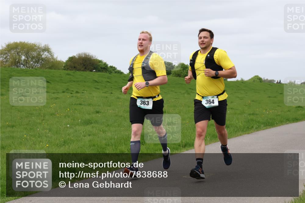 04.05.2025 - 8. Wedeler Halbmarathon Lena Gebhardt http://msf.ph/oto/7838688 04.05.2025 11:38:22 Laufen 364, 363 meine-sportfotos.de