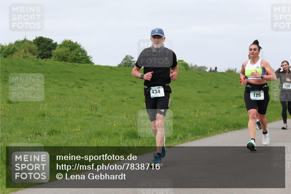 04.05.2025 - 8. Wedeler Halbmarathon Lena Gebhardt http://msf.ph/oto/7838716 04.05.2025 11:38:26 Laufen 434, 125, 739 meine-sportfotos.de