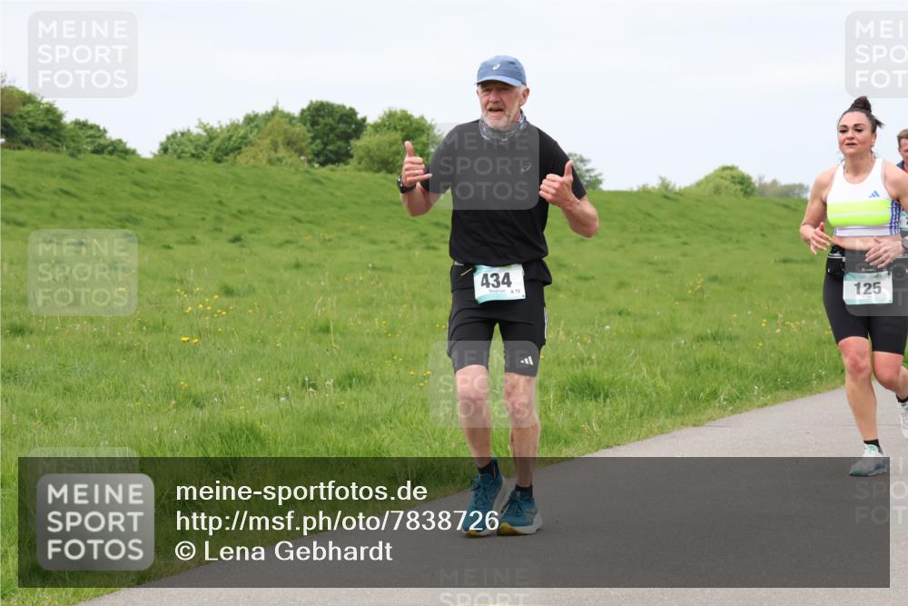 04.05.2025 - 8. Wedeler Halbmarathon Lena Gebhardt http://msf.ph/oto/7838726 04.05.2025 11:38:27 Laufen 434, 72, 1, 125 meine-sportfotos.de