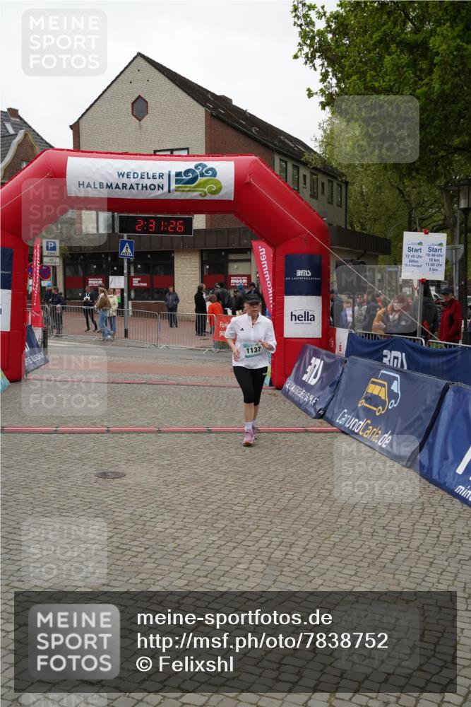 04.05.2025 - 8. Wedeler Halbmarathon Felixshl http://msf.ph/oto/7838752 04.05.2025 12:31:24 Ziel  meine-sportfotos.de