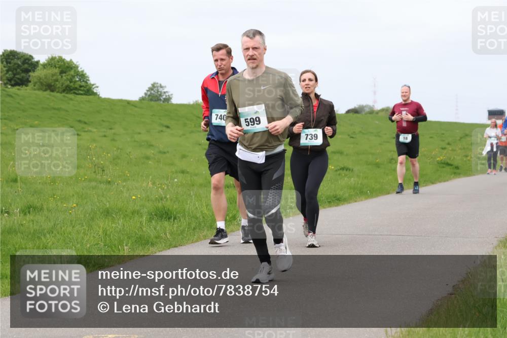 04.05.2025 - 8. Wedeler Halbmarathon Lena Gebhardt http://msf.ph/oto/7838754 04.05.2025 11:38:30 Laufen 740, 599, 739, 18 meine-sportfotos.de