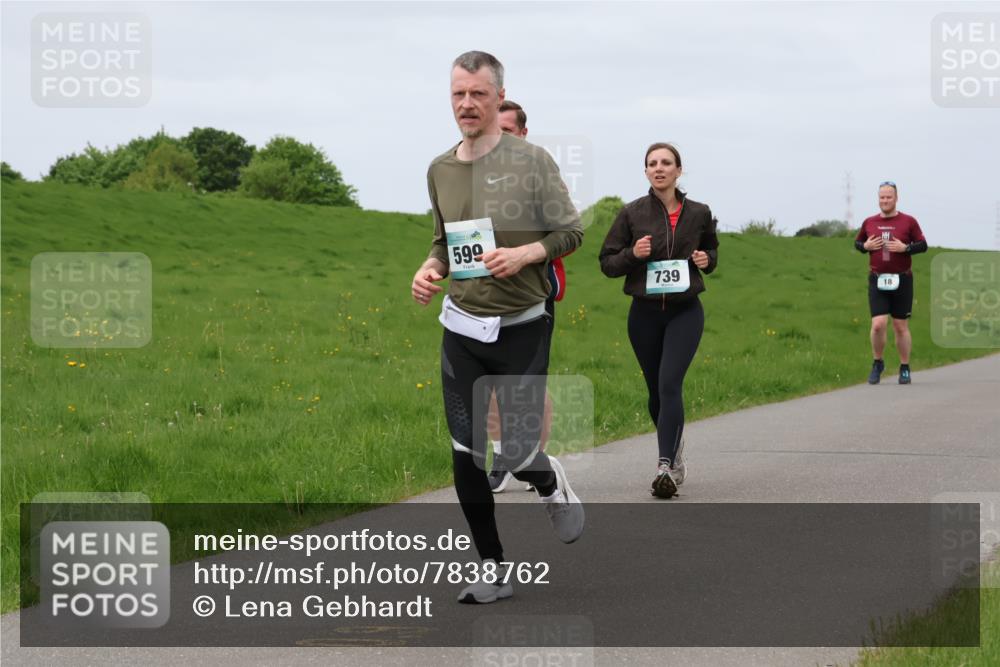 04.05.2025 - 8. Wedeler Halbmarathon Lena Gebhardt http://msf.ph/oto/7838762 04.05.2025 11:38:31 Laufen 599, 739, 18 meine-sportfotos.de