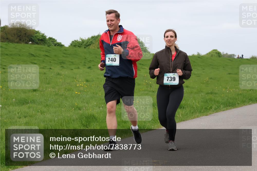 04.05.2025 - 8. Wedeler Halbmarathon Lena Gebhardt http://msf.ph/oto/7838773 04.05.2025 11:38:32 Laufen 740, 739 meine-sportfotos.de