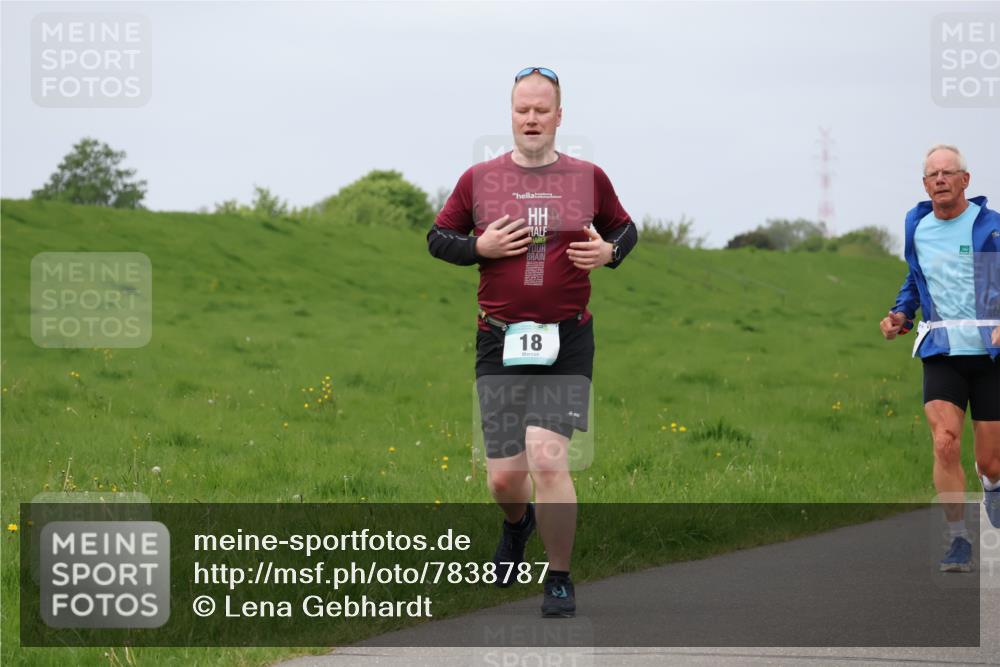 04.05.2025 - 8. Wedeler Halbmarathon Lena Gebhardt http://msf.ph/oto/7838787 04.05.2025 11:38:35 Laufen 18 meine-sportfotos.de