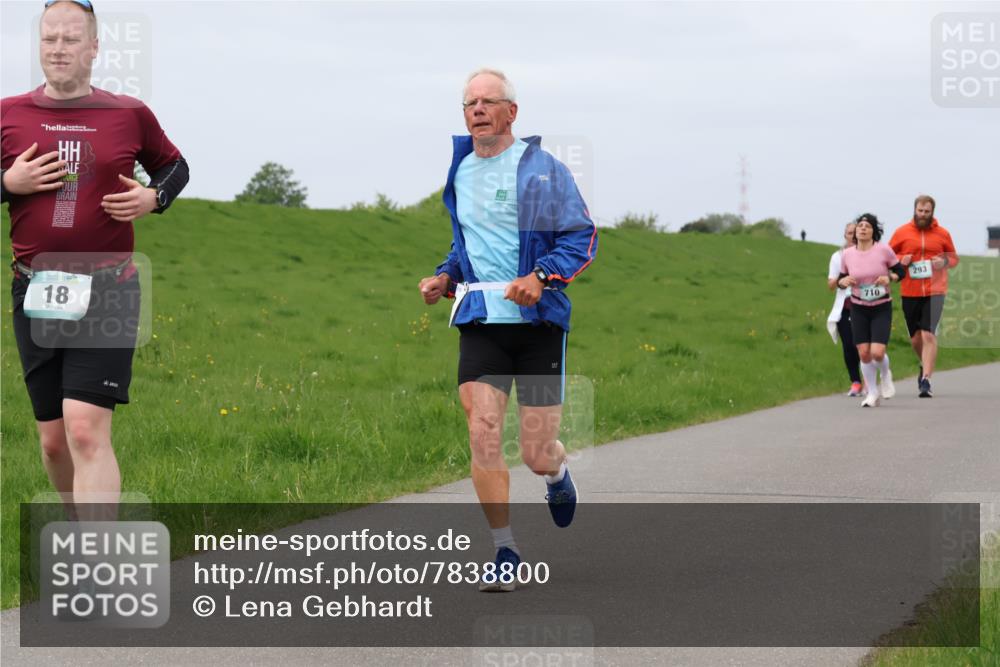 04.05.2025 - 8. Wedeler Halbmarathon Lena Gebhardt http://msf.ph/oto/7838800 04.05.2025 11:38:39 Laufen 18, 710, 293 meine-sportfotos.de