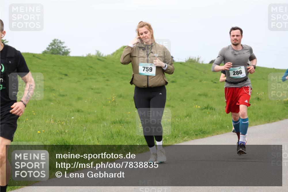 04.05.2025 - 8. Wedeler Halbmarathon Lena Gebhardt http://msf.ph/oto/7838835 04.05.2025 11:38:55 Laufen 759, 286 meine-sportfotos.de