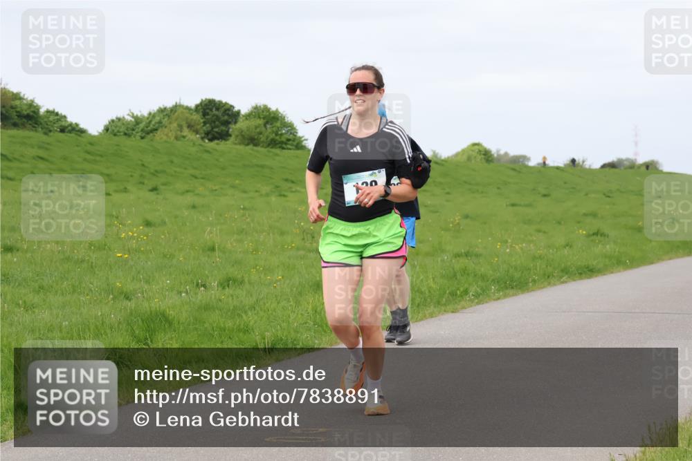 04.05.2025 - 8. Wedeler Halbmarathon Lena Gebhardt http://msf.ph/oto/7838891 04.05.2025 11:39:04 Laufen  meine-sportfotos.de