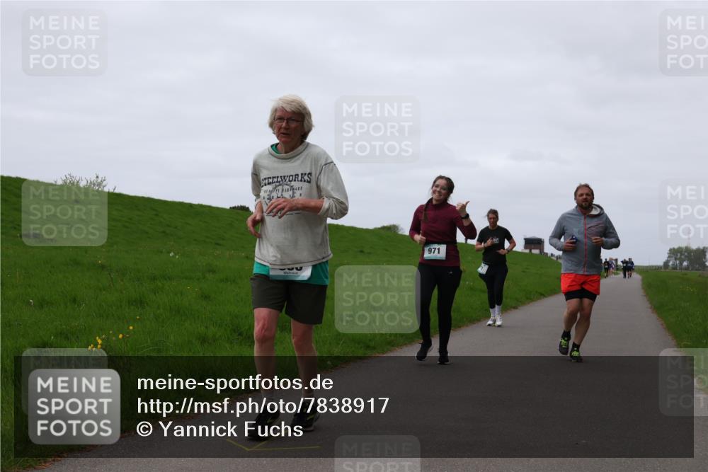 04.05.2025 - 8. Wedeler Halbmarathon Yannick Fuchs http://msf.ph/oto/7838917 04.05.2025 11:25:29 Laufen 971 meine-sportfotos.de